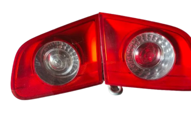 Passat b6 , lampy tył kombi , klapa bagażnika - Zdjęcie 1