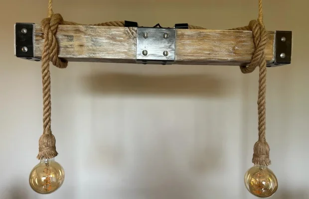 Stylowa lampa wisząca w klimacie loft / rustykalnym, lampa z belki z okuciem metalowym - Zdjęcie 3