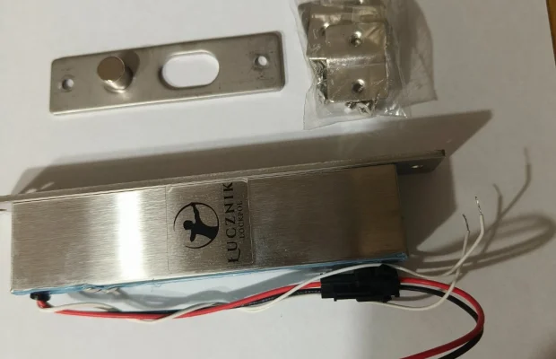 Elektryczny zamek, rygiel drzwiowy , do furtki wejściowej . - Zdjęcie 1