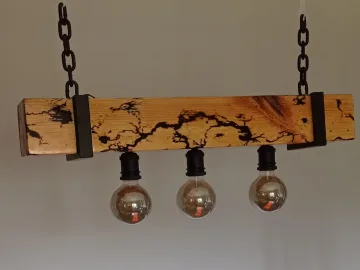 Lampy wiszącej w stylu loft / industrial, stylowa drewno+metalem  , belka drewniana z powłoką z żywicy epoksydowej.
