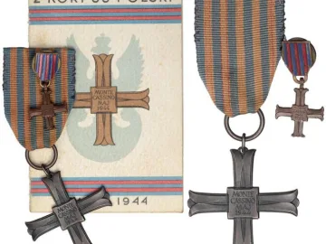 KUPIĘ WOJSKOWE MEDALE,ODZNAKI,ODZNACZENIA,MILITARIA